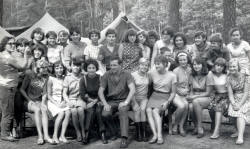 Piękne wspomnienia z obozów w Spale (siedzę trzecia od prawej)