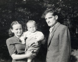Rodzina Kurkiewiczów; rok 1949, Skarżysko-Kamienna- Autor zdjęcia: Jerzy Hakenberg