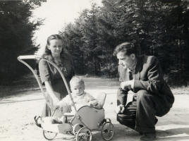 Rodzina Kurkiewiczów; lato 1949r, Skarżysko-Kamienna - Autor zdjęcia: Jerzy Hakenberg