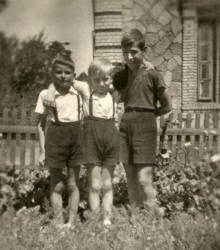 Jedno z pierwszych osobiście wykonanych fotek w moim życiu- tutaj Jan Kurkiewicz (od lewe), Zdzisiek Witakowski i Artur Gaik...
